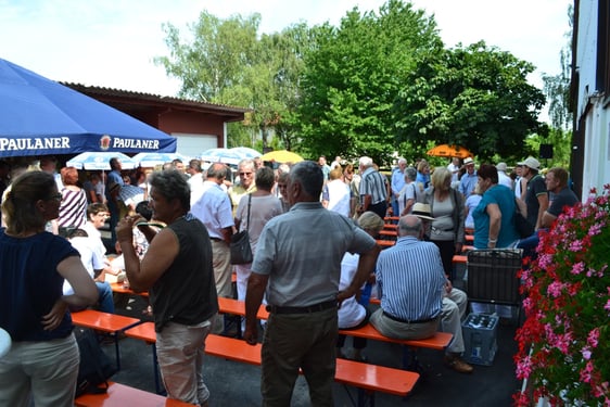 Nach dem Erntebittgottesdienst auf dem Bauernhof