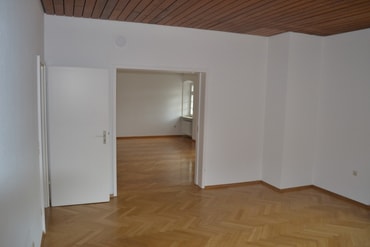 Durchgang vom Zimmer 1 in Zimmer 2 (Wohn- und Esszimmer)