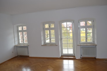 Fenster im Zimmer 2 mit Blick Richtung Süden auf Hof und Garten