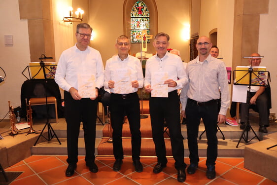von links: E.Coerver 45 Jahre Posaunenchor, M. Frank 47 Jahre Posaunenchor, R. Frank 45 Jahre Posaunenchor, A. Baral Bezirksposaunenwart