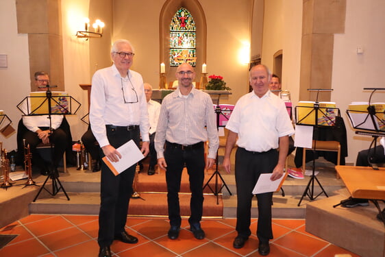 von links: R. Schütz 63 Jahre Posaunenchor, A. Baral Bezirksposaunenwart, G. Schlienz 58 Jahre Posaunenchor